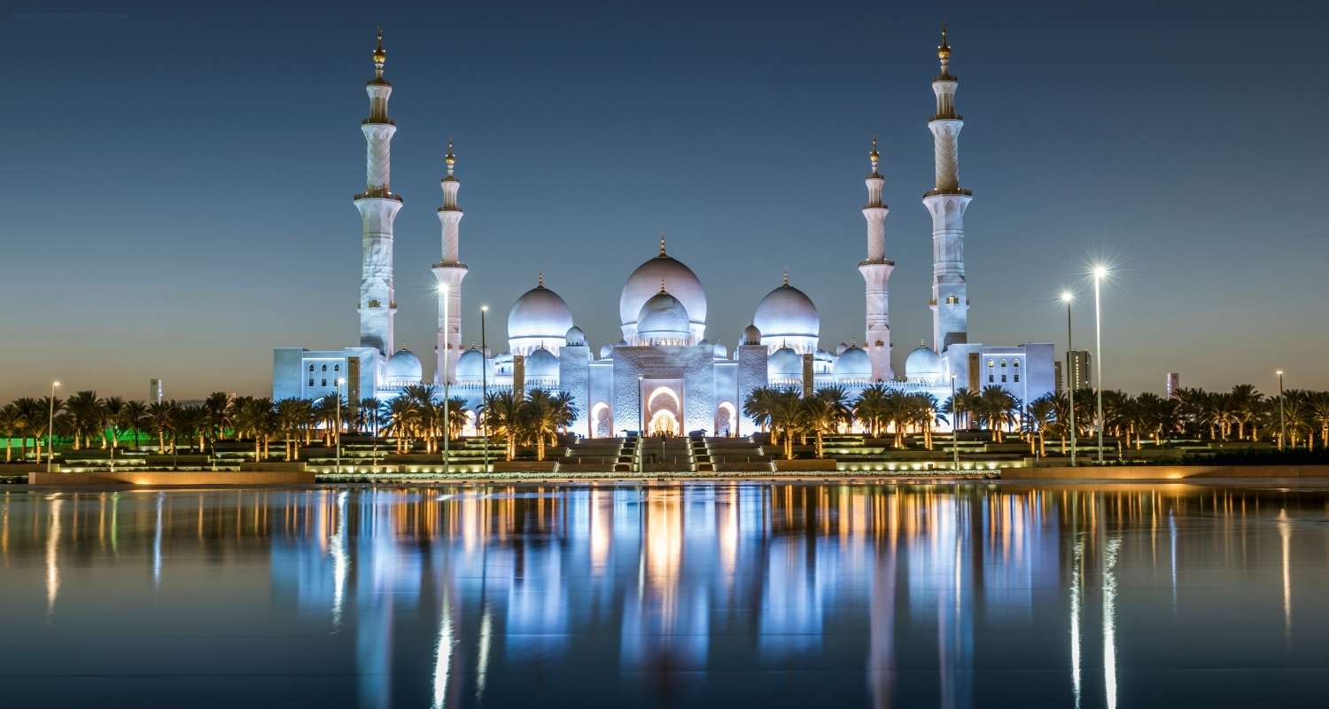 Sheikh Zayed Mosque illuminated at night